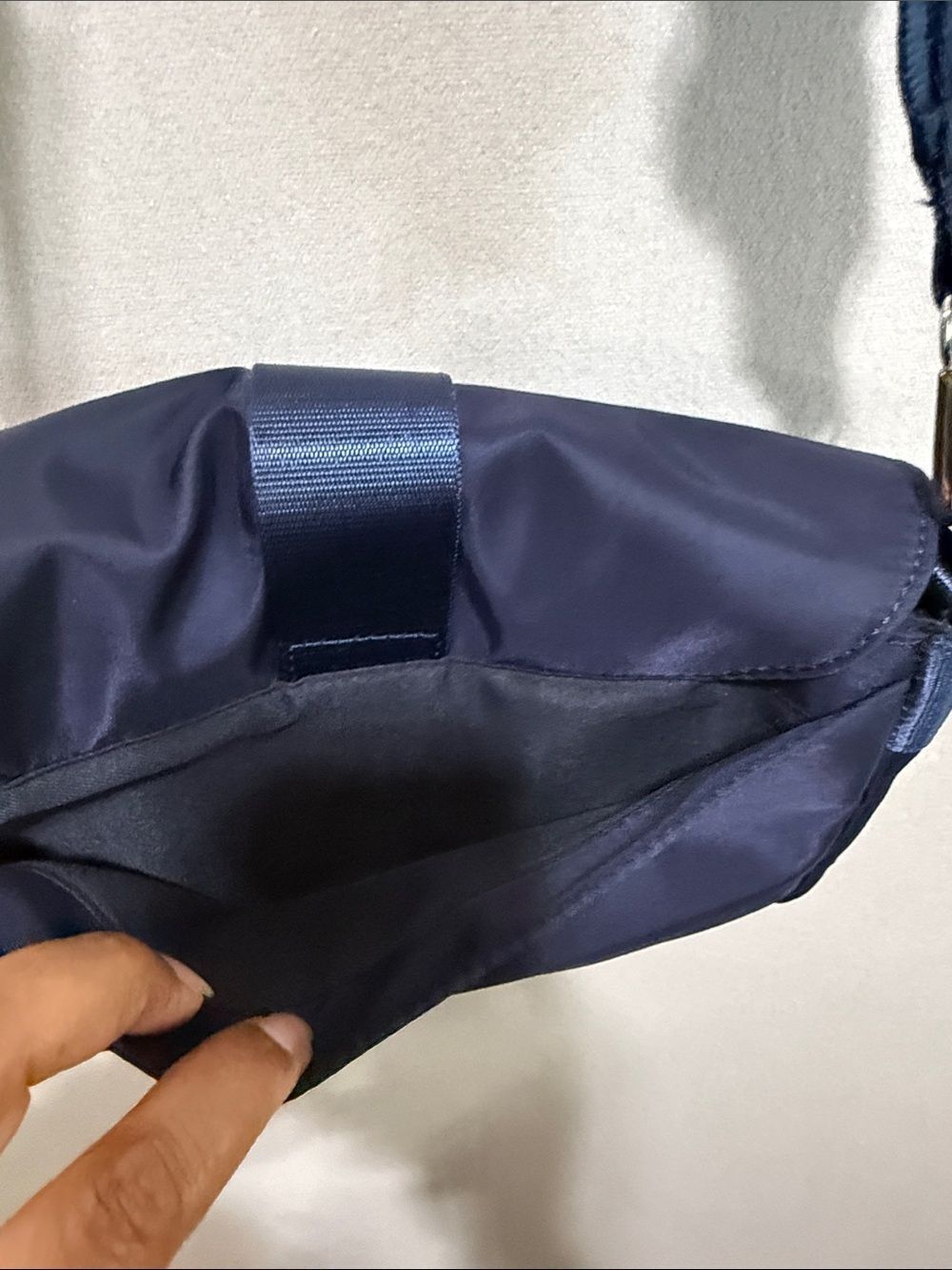 lululemon athletica 3L Navy Crossbody Bag with Silver Hardware - Picture 8 of 11